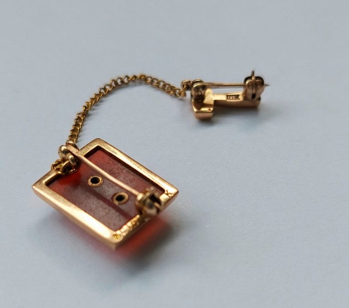 Vintage Zonta International 10ct Gold Carnelian lapel pin Carousel 2