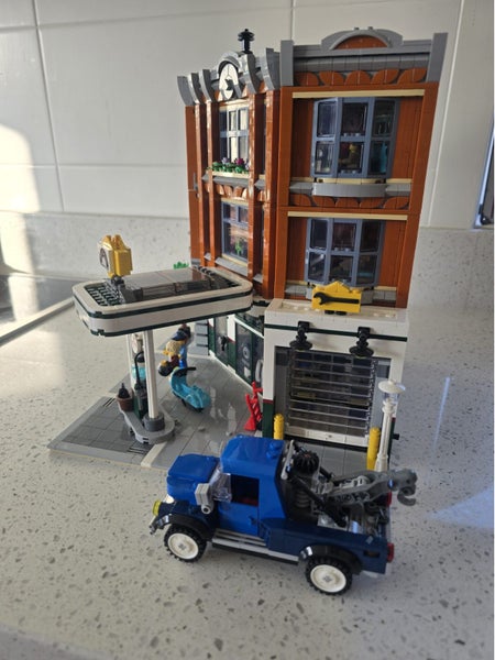Lego Creator 2019, Modular series Corner Garage #1026463888173675779111