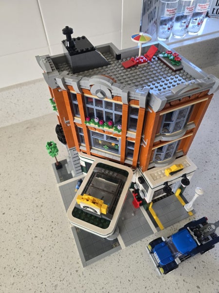 Lego Creator 2019, Modular series Corner Garage #1026463888173675779112