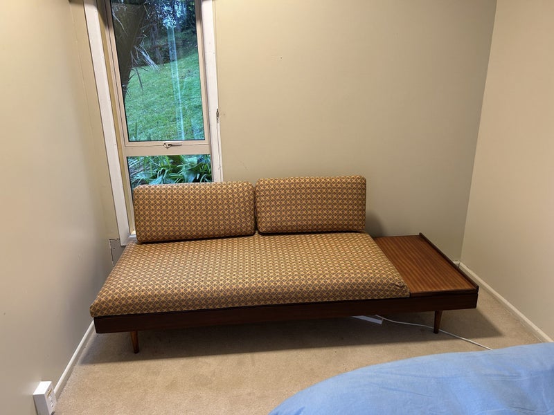 Retro mid-century couch Carousel 1