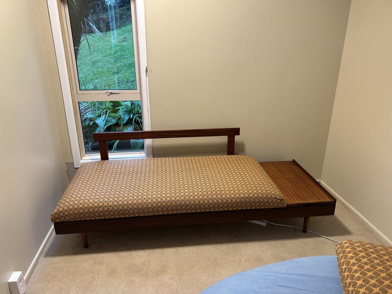 Retro mid-century couch Carousel 2