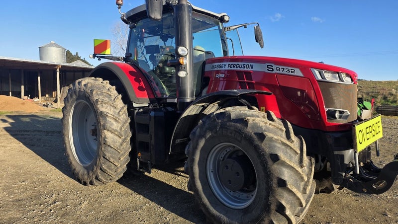 Massey ferguson 8732S Carousel 1