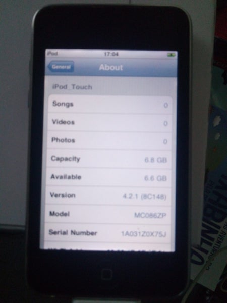 Apple iPod Touch 2nd Gen 8GB with original charger and cable! Carousel 4