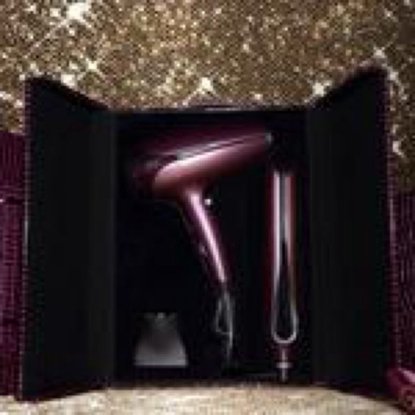 GHD deluxe cherry chic 2025 Christmas set Carousel 2