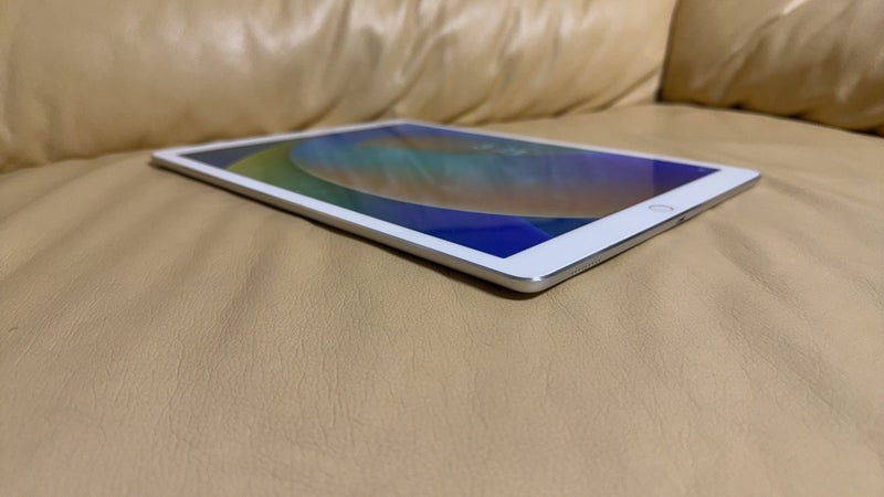 Apple iPad Pro 12.9 1st Gen 128GB Carousel 4