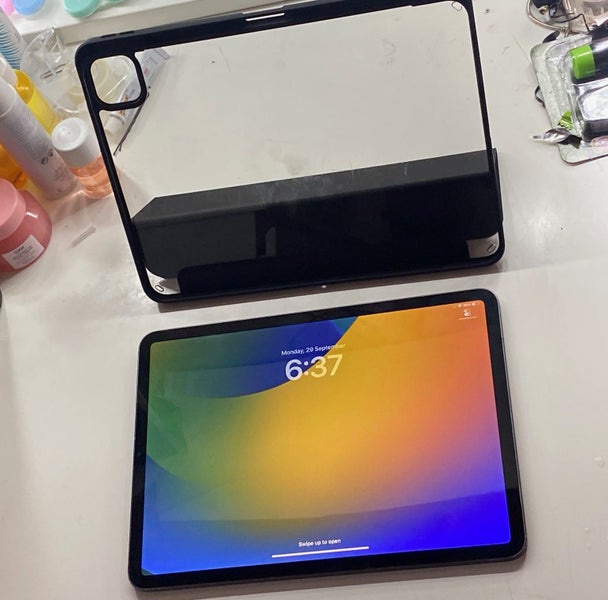 iPad Pro 11" ! ( 2018 model gen 1 )63893035521411110