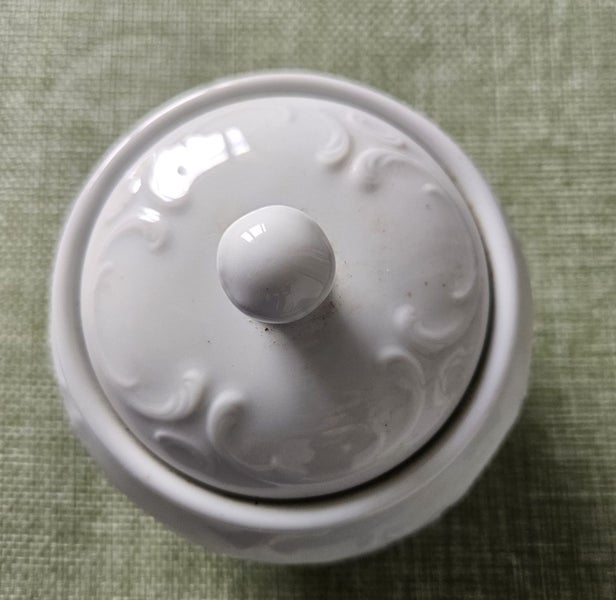 WHITE SELF EMBOSSED SUGAR BOWL, BAUSCHER WEIDEN DESIGN, 6CM MOUTH, 9CM HEIGHTS,64524996203395110