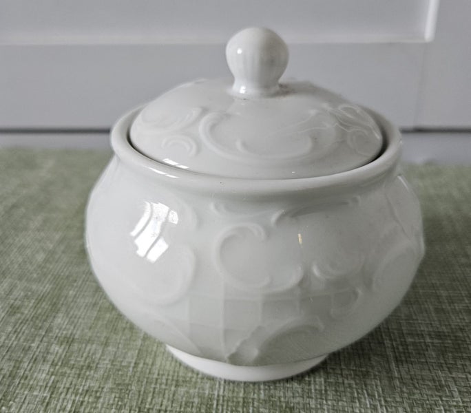 WHITE SELF EMBOSSED SUGAR BOWL, BAUSCHER WEIDEN DESIGN, 6CM MOUTH, 9CM HEIGHTS,64524996203395111