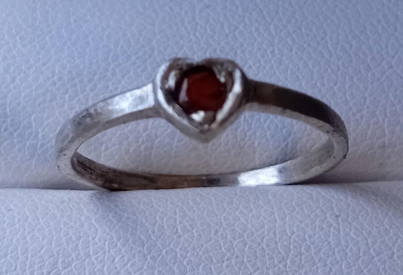 Genuine pyrope garnet heart solitaire sterling silver ring Carousel 1