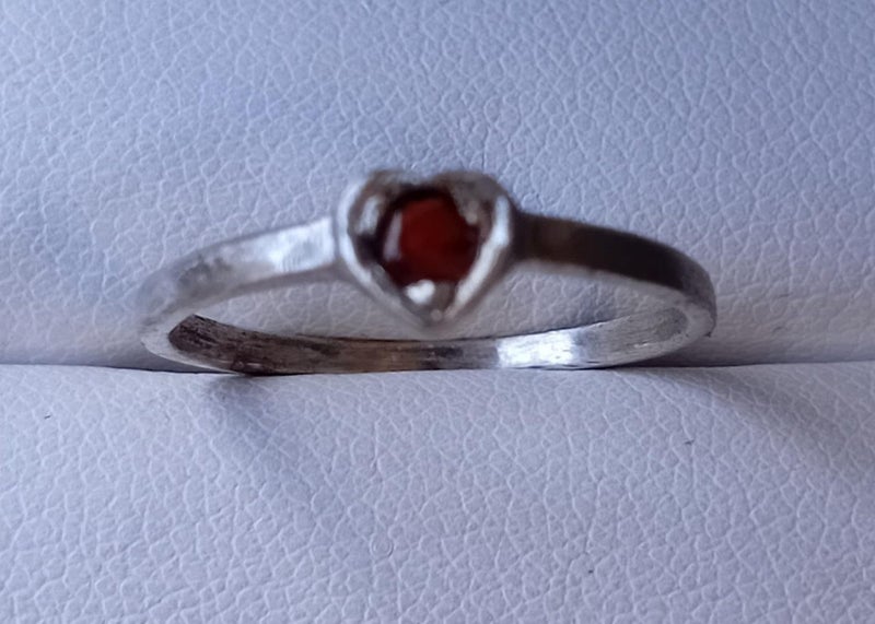 Genuine pyrope garnet heart solitaire sterling silver ring Carousel 2