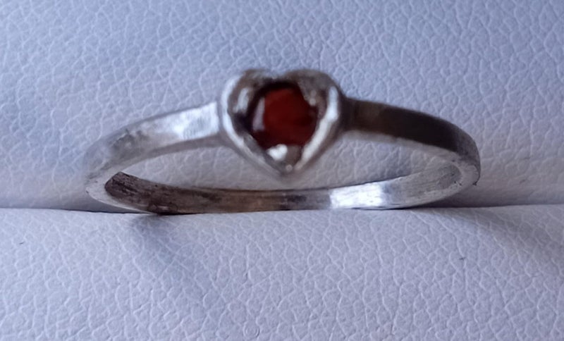 Genuine pyrope garnet heart solitaire sterling silver ring Carousel 6