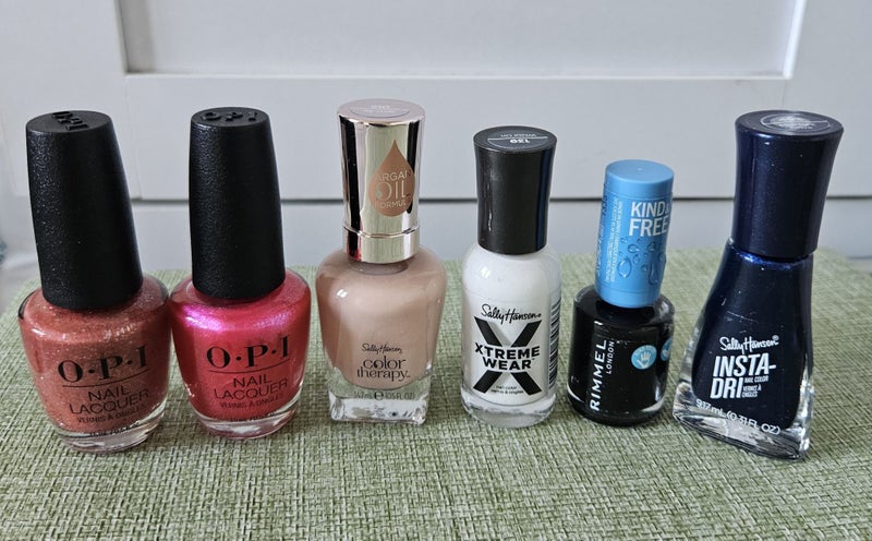 QUALITY BRAND NAIL POLISH Carousel 1