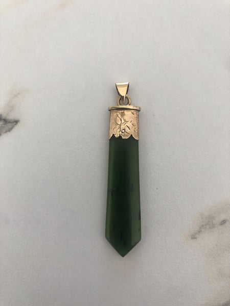 Gold with Greenstone/Pounamu Necklace Carousel 2