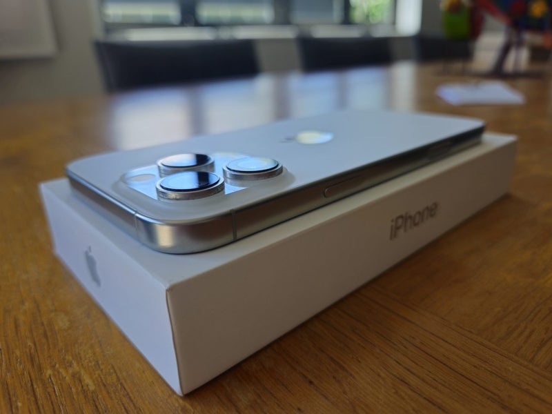 iPhone 16 Pro-Max Titanium White63896752022273113