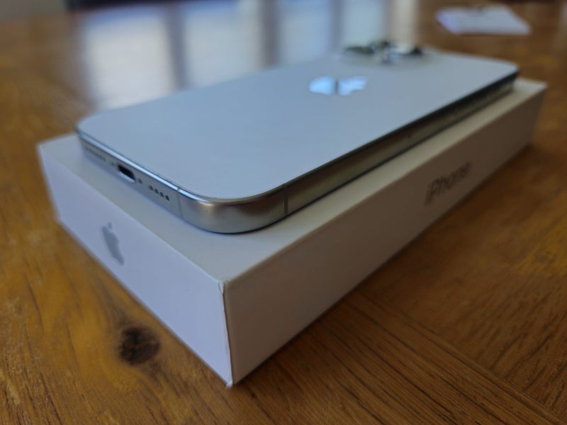 iPhone 16 Pro-Max Titanium White63896752022273114