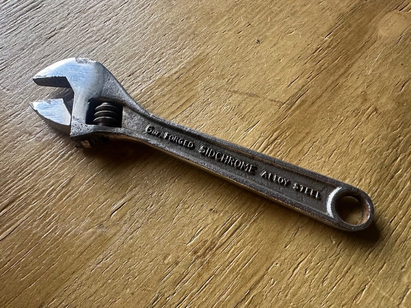 Sidchrome crescent/shifter 6inch Carousel 1