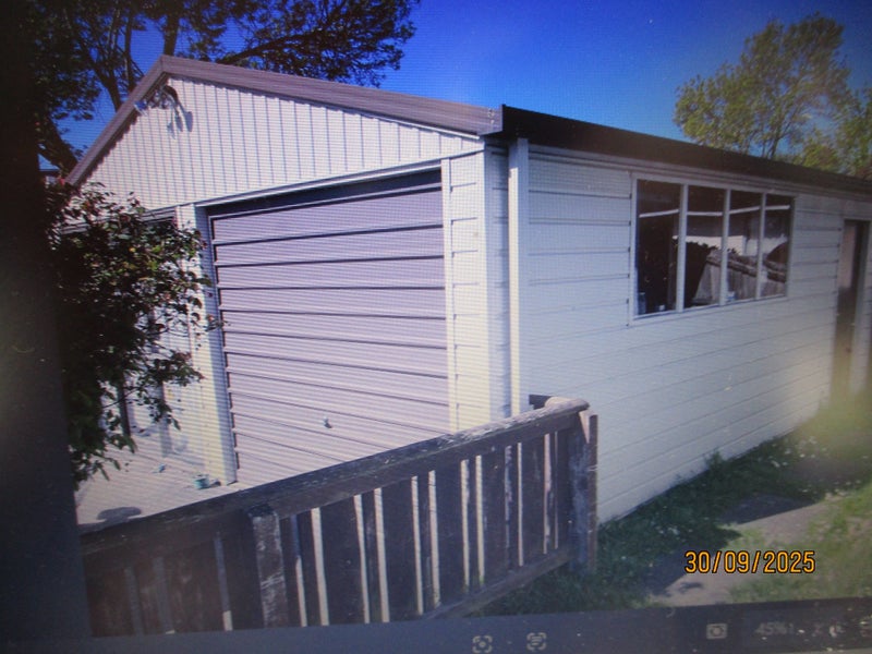 garage for removal Carousel 2