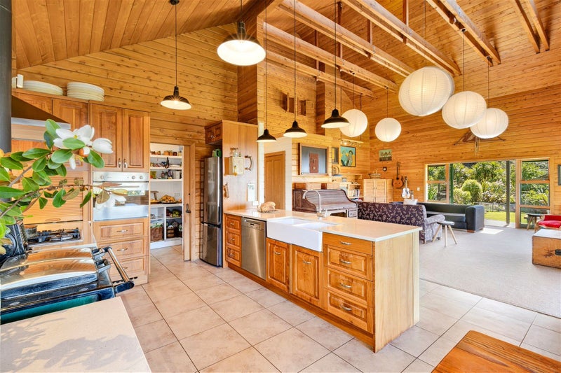 Architectural and Off-Grid Luxury in Golden Bay63909022478338111