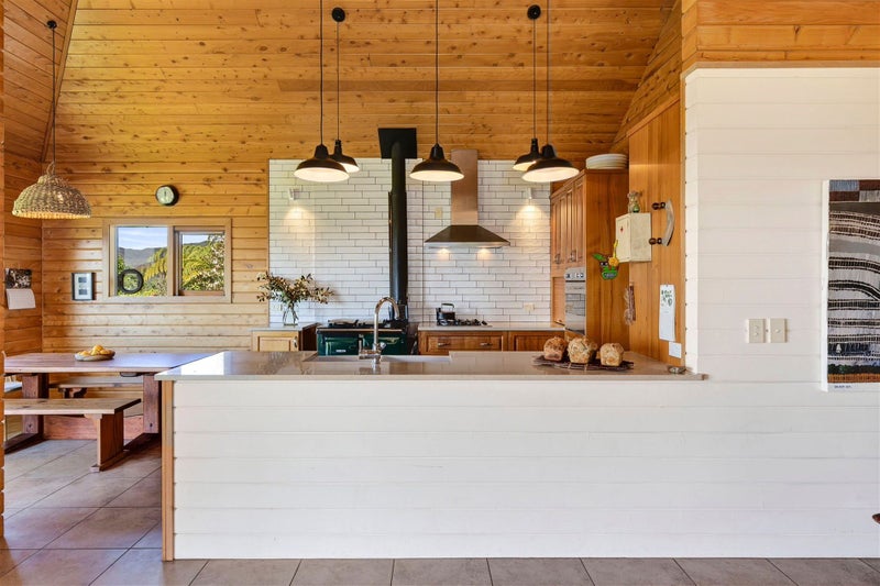 Architectural and Off-Grid Luxury in Golden Bay63909022478338113