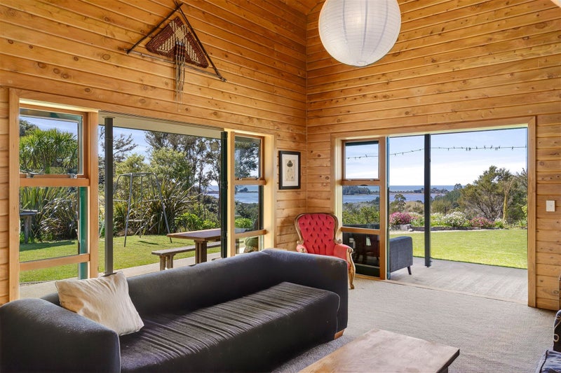 Architectural and Off-Grid Luxury in Golden Bay63909022478338114