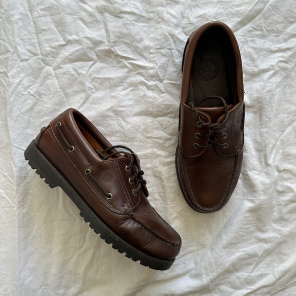 Vintage Rodd & Gunn Leather 3 Eye Lug Boat Shoes Carousel 1