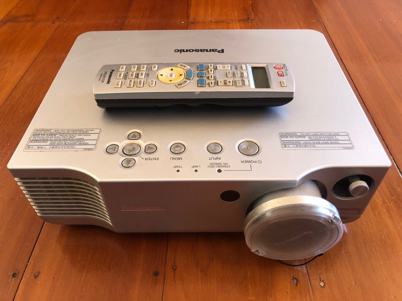 Panasonic PT-AE900E Multi Media LCD Projector plus freebies63898901107970110