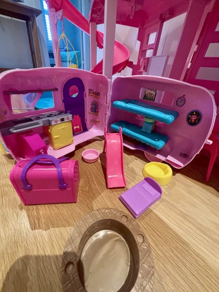 Barbie dream house - near new condition Carousel 8