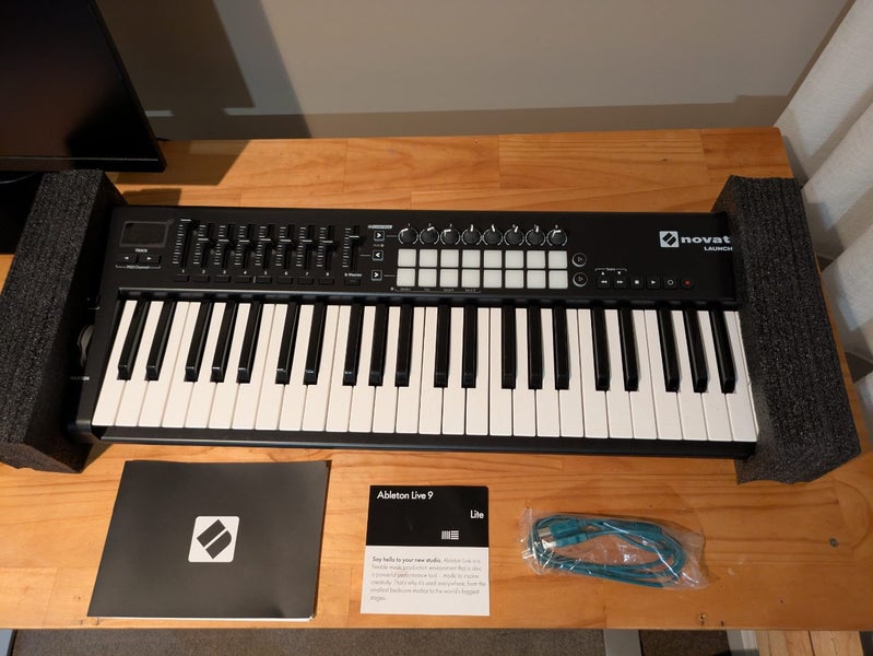 Novation Launchkey 49, unused Carousel 1