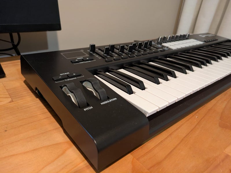 Novation Launchkey 49, unused Carousel 6