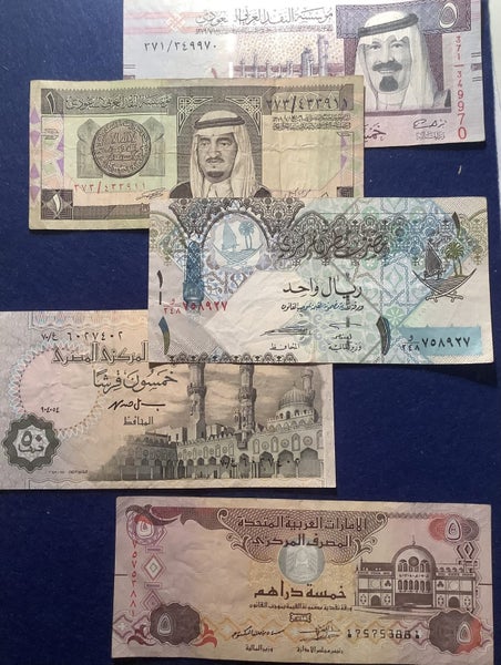 Middle East banknotes x 5 Carousel 1