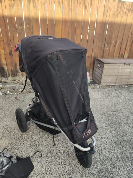 Mountain Buggy Duo Carousel 1