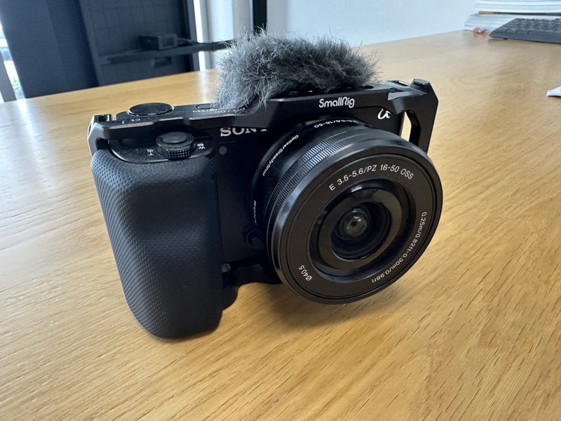 Sony ZV-E10 Mirrorless Camera + SmallRig Cage + 3 Batteries63907269914627110