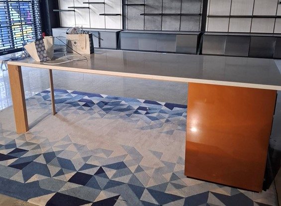 22651 - Consultancy Table - Used Carousel 1