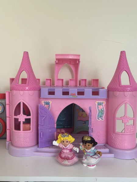 Fisher Price Little People Twirl Palace with Princesses Carousel 1