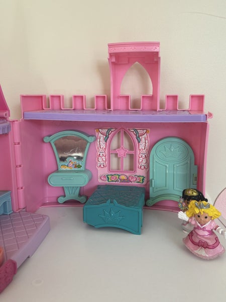 Fisher Price Little People Twirl Palace with Princesses Carousel 3