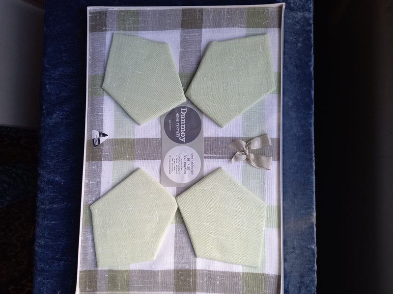 Vintage Irish Made LinenTablecloth and Napkins by Dunmoy Home Textiles Carousel 1