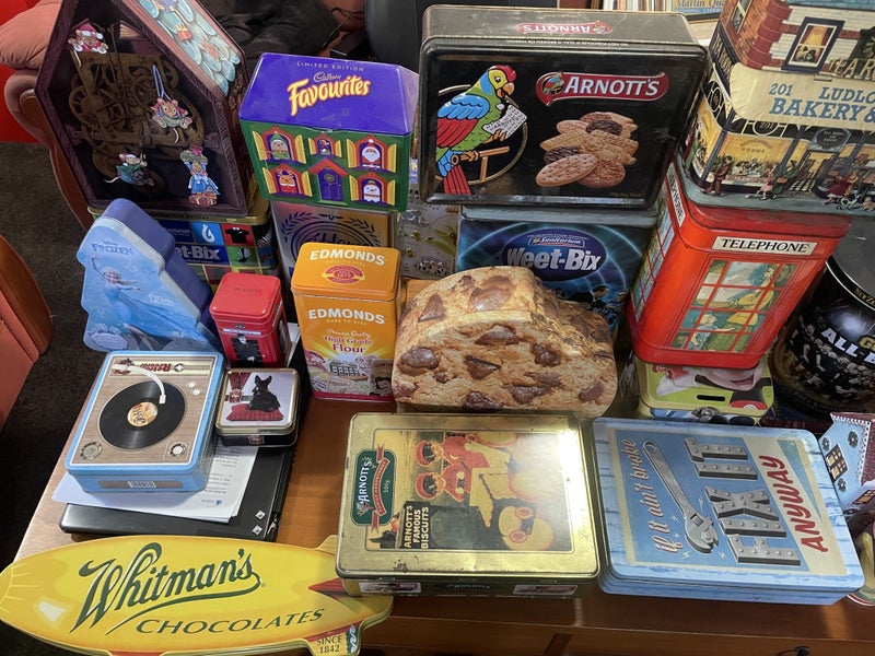 Collectible tins Carousel 1