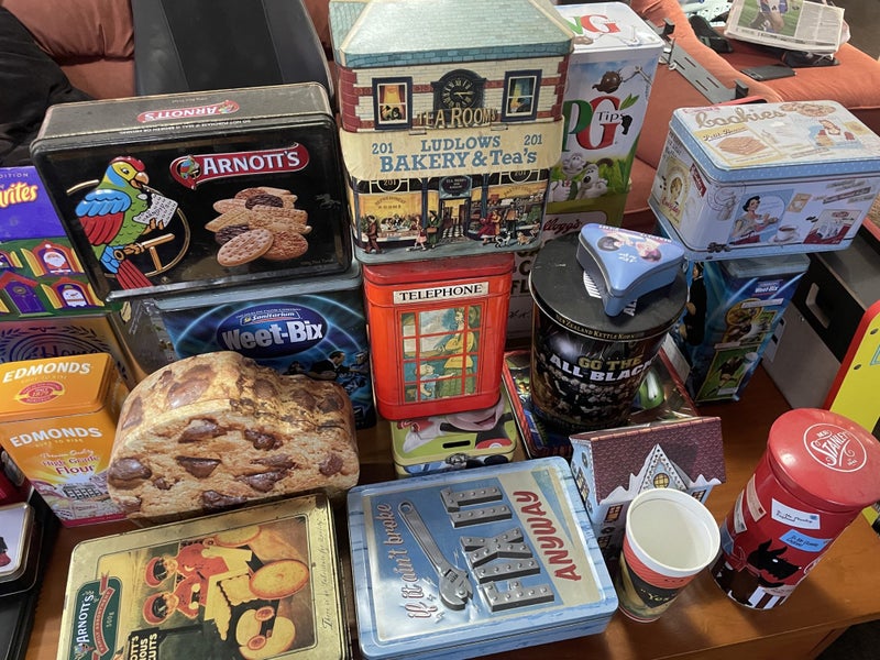 Collectible tins Carousel 2