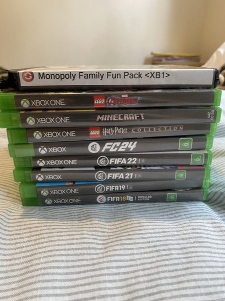 Xbox One S + Monitor + 2 controllers + 9 games + cables Carousel 2