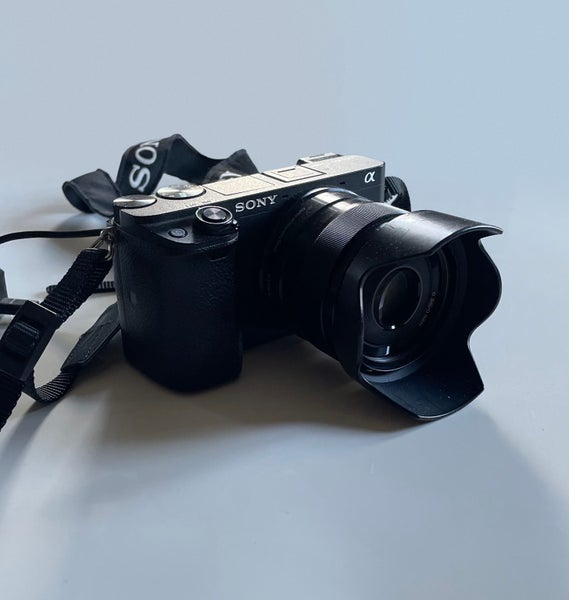 Sony a6300 Mirrorless Camera + 35mm f/1.8 OSS Lens + Extra Batteries Carousel 1