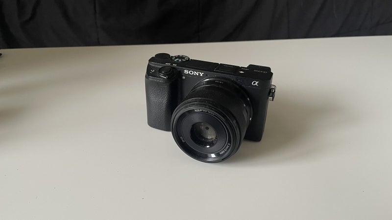 Sony a6300 Mirrorless Camera + 35mm f/1.8 OSS Lens + Extra Batteries63911417785090113