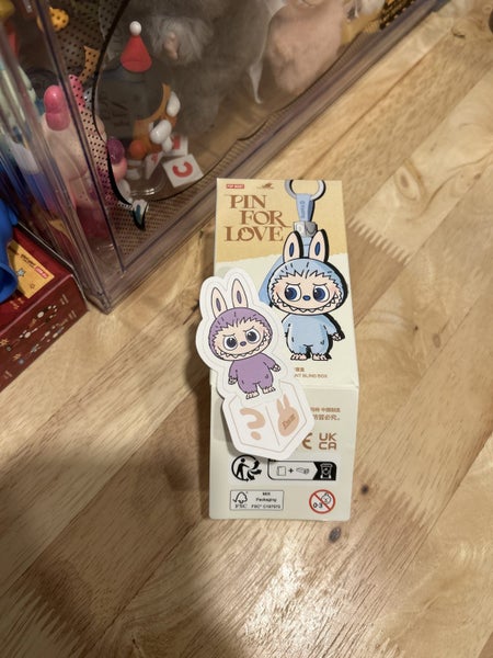 Popmart Labubu pin for love vinyl plush pendant blind box Carousel 1