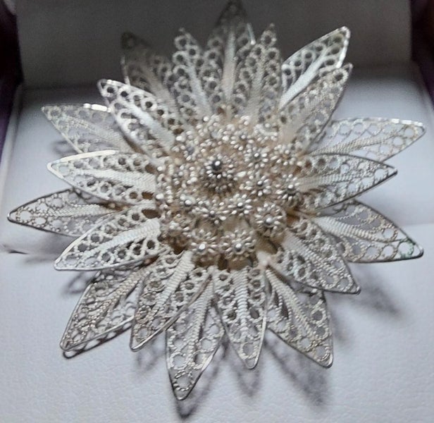 Antique Art Deco period sterling silver filigree starburst brooch Carousel 2