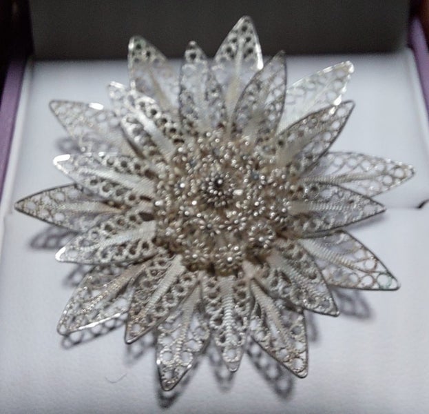 Antique Art Deco period sterling silver filigree starburst brooch Carousel 1