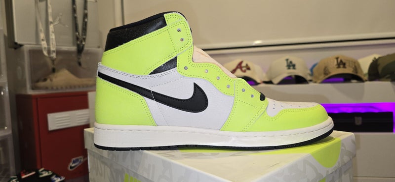 Jordan 1 High Size 12 OG Volt Carousel 2