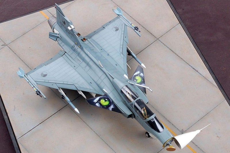 Kitty Hawk 1/48 Saab JAS-39B/D Gripen Swedish Fighter Jet Model Kit KH8011864145310439171113