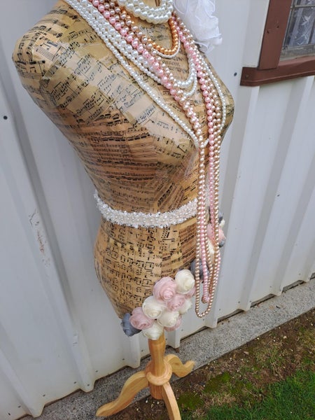 Decoupage Shop Mannequin Carousel 2