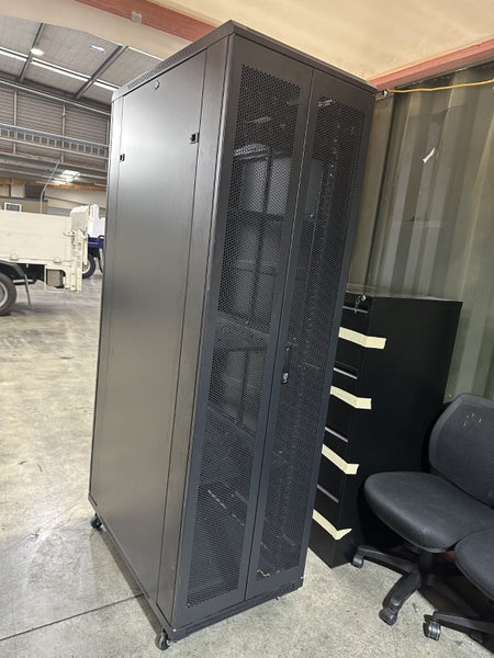 Dynamix RSR42-6X10 42RU Server Cabinet Carousel 3