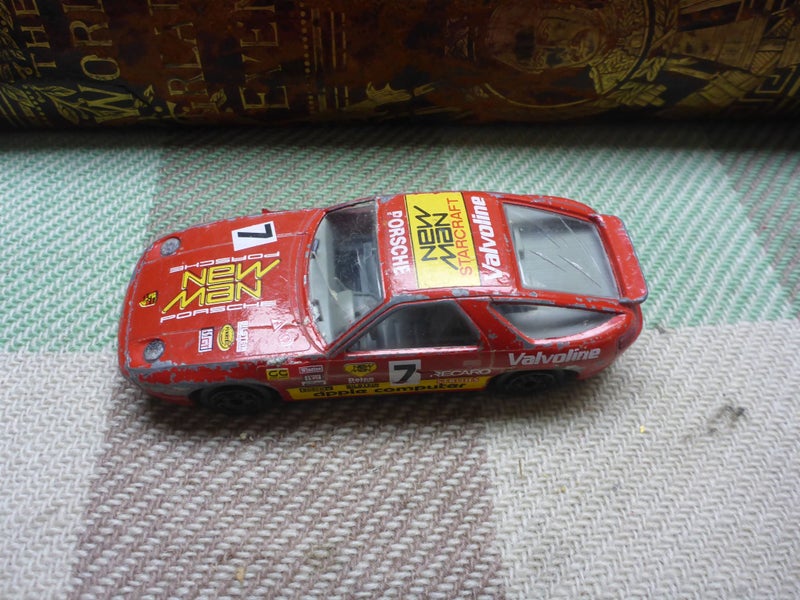 Awesome Bburago Diecast Toy Model 1/43 Scale Porsche 928 S4 Die Cast Toy Car Carousel 2
