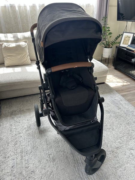 Edward’s & Co stroller Carousel 1